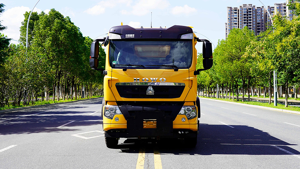 重汽豪沃除雪车