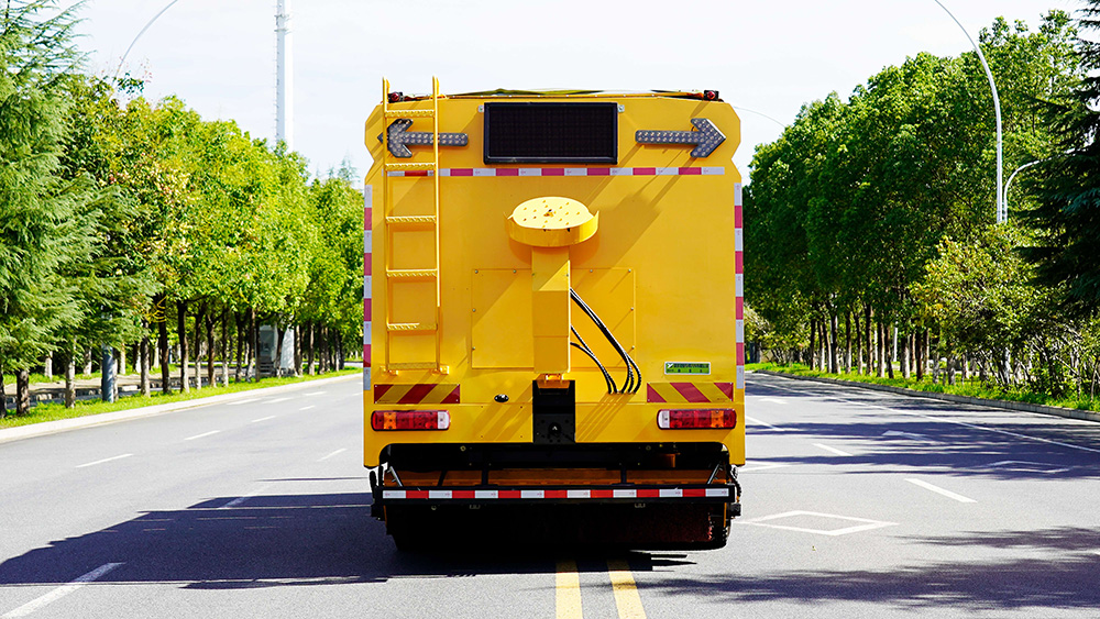 重汽豪沃除雪车
