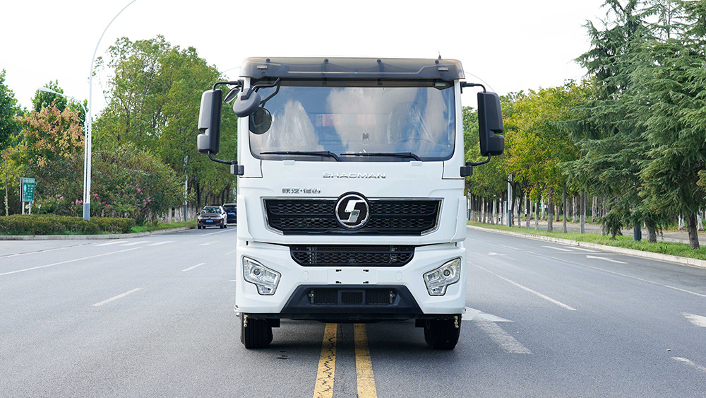 陕汽德创18吨纯电动洗扫车