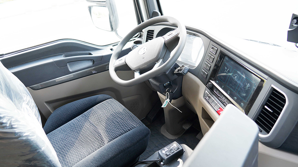 陕汽德创18吨纯电动洗扫车