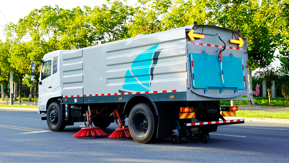 东风天锦扫路车