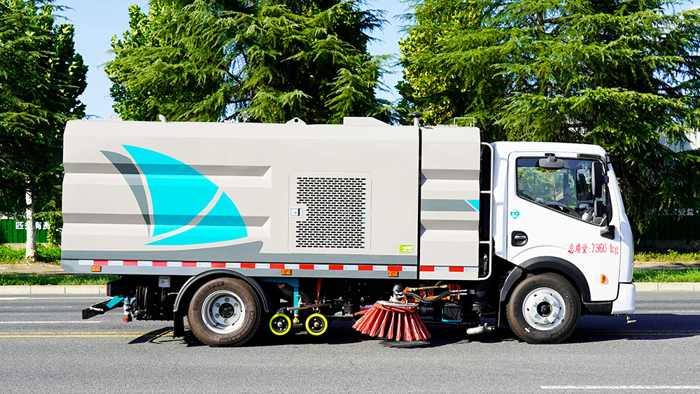 东风多利卡洗扫车