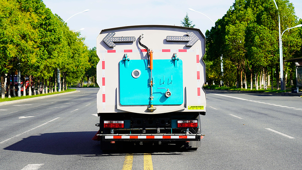 东风多利卡洗扫车