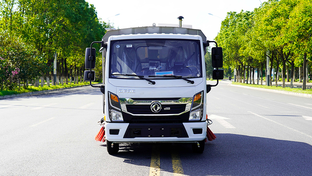 东风多利卡洗扫车