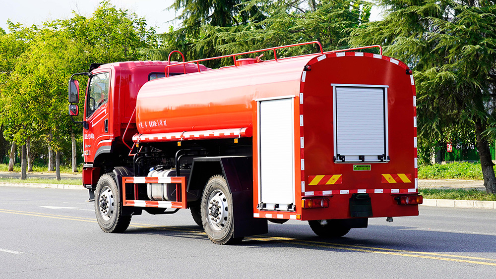 东风四驱森林消防洒水车