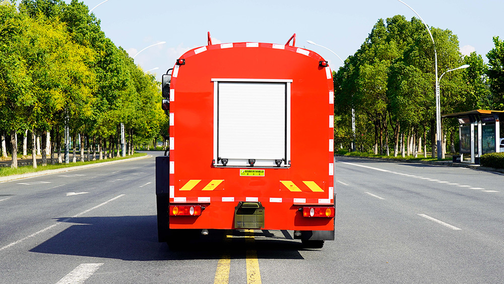 东风四驱森林消防洒水车