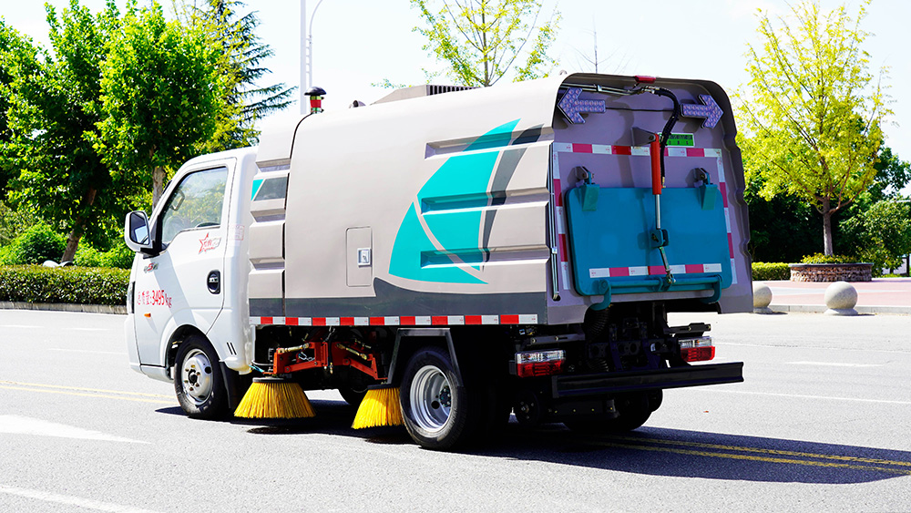 东风途逸扫路车