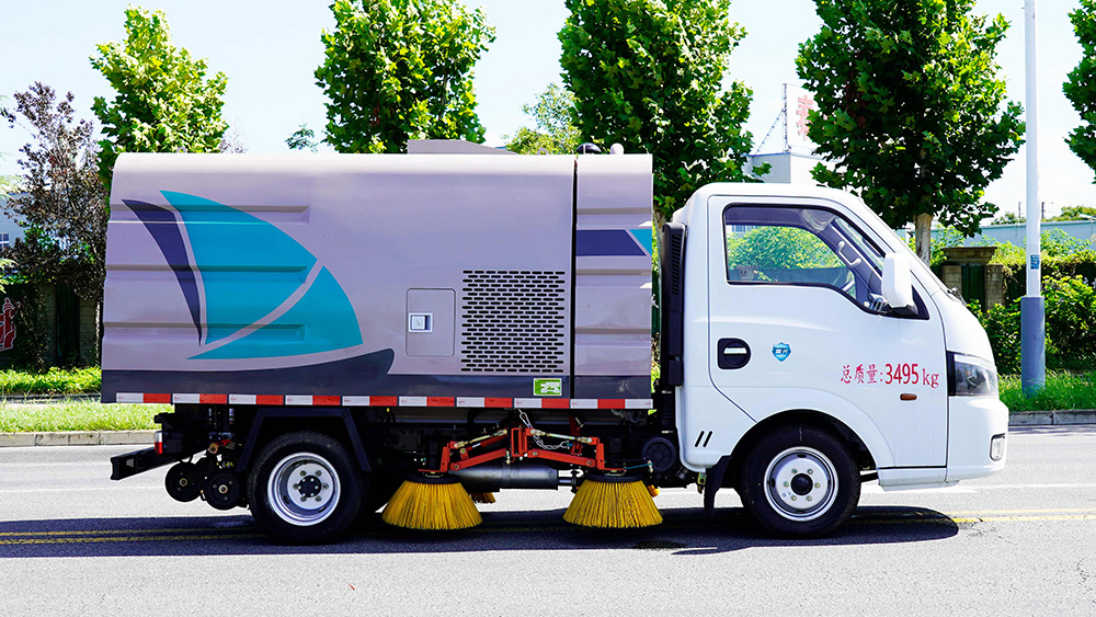 东风途逸扫路车