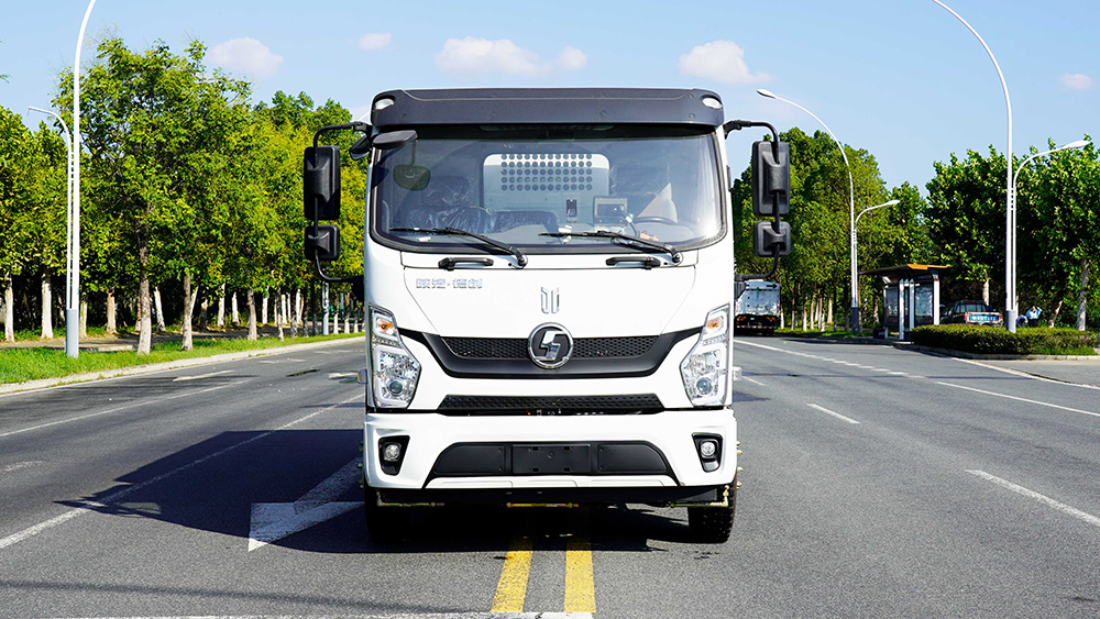 陕汽德创纯电动12吨洗扫车