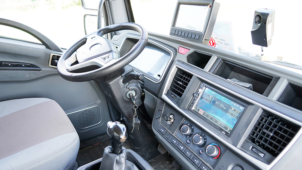 陕汽德创纯电动12吨洗扫车