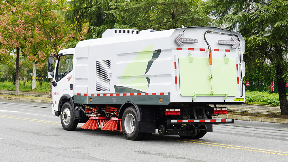 东风多利卡扫路车