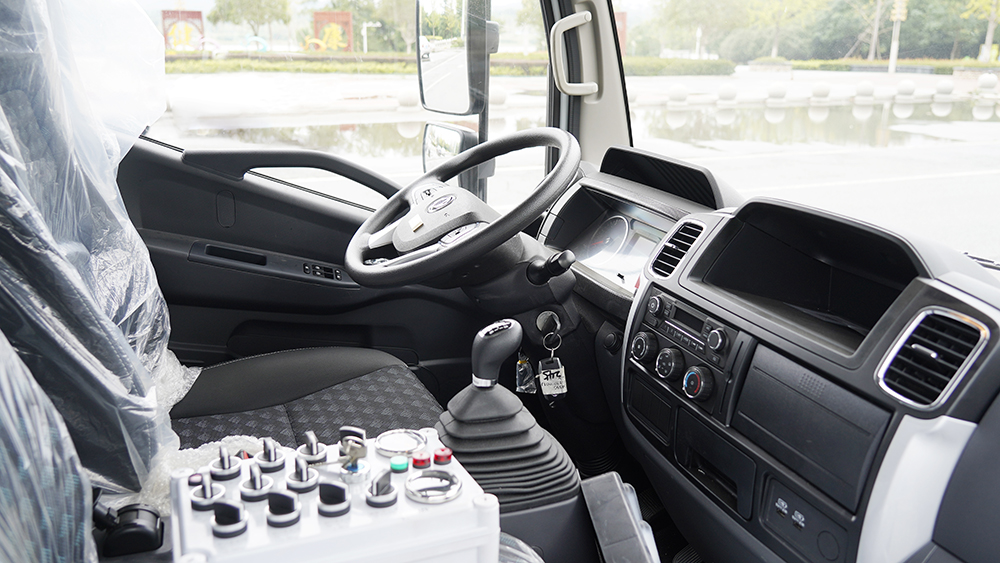 东风多利卡扫路车