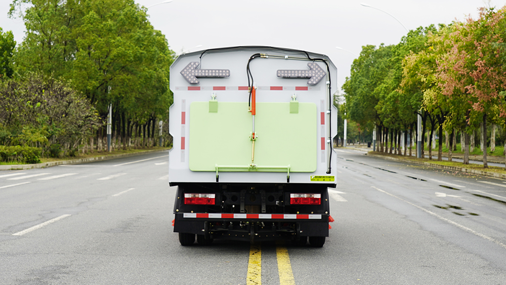 东风多利卡扫路车