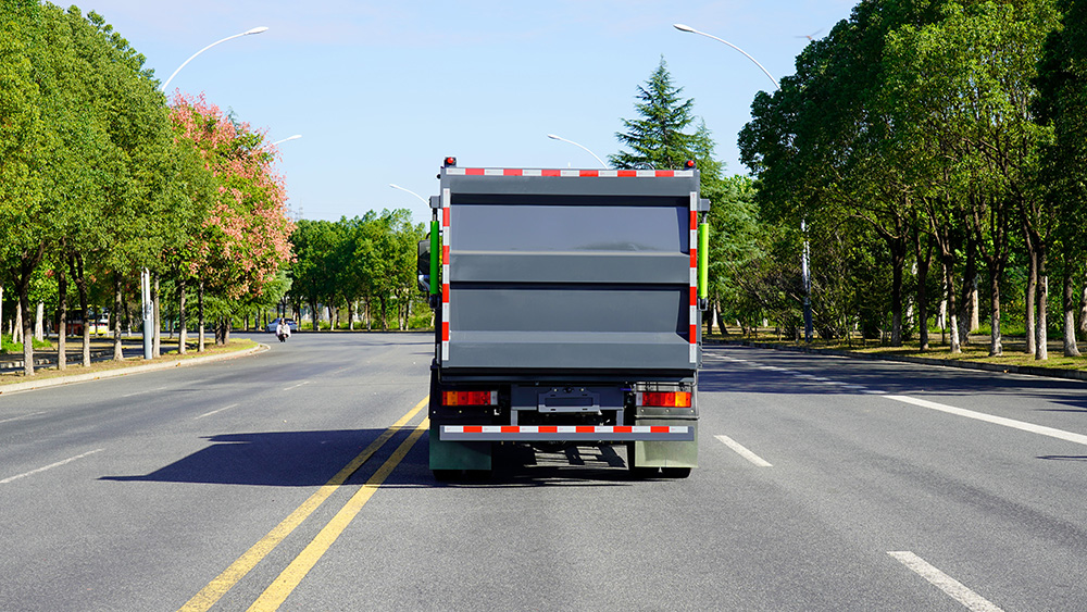 东风华神纯电动侧装压缩垃圾车