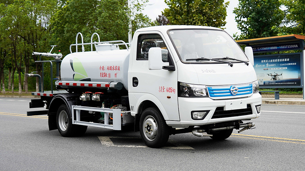 东风华神纯电动洒水车