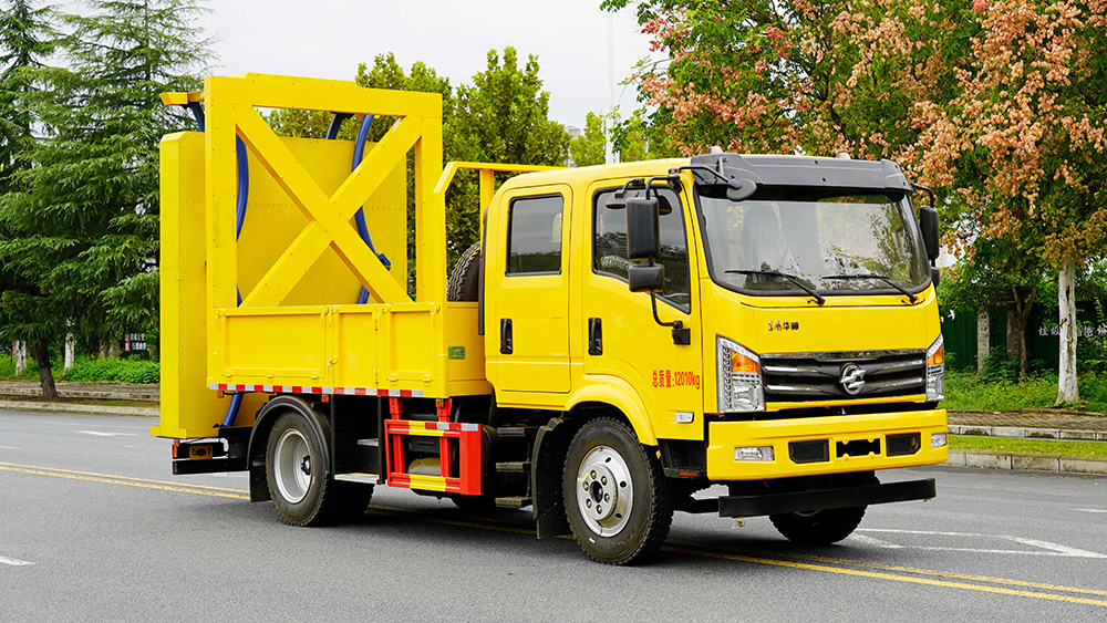 东风华神防撞车