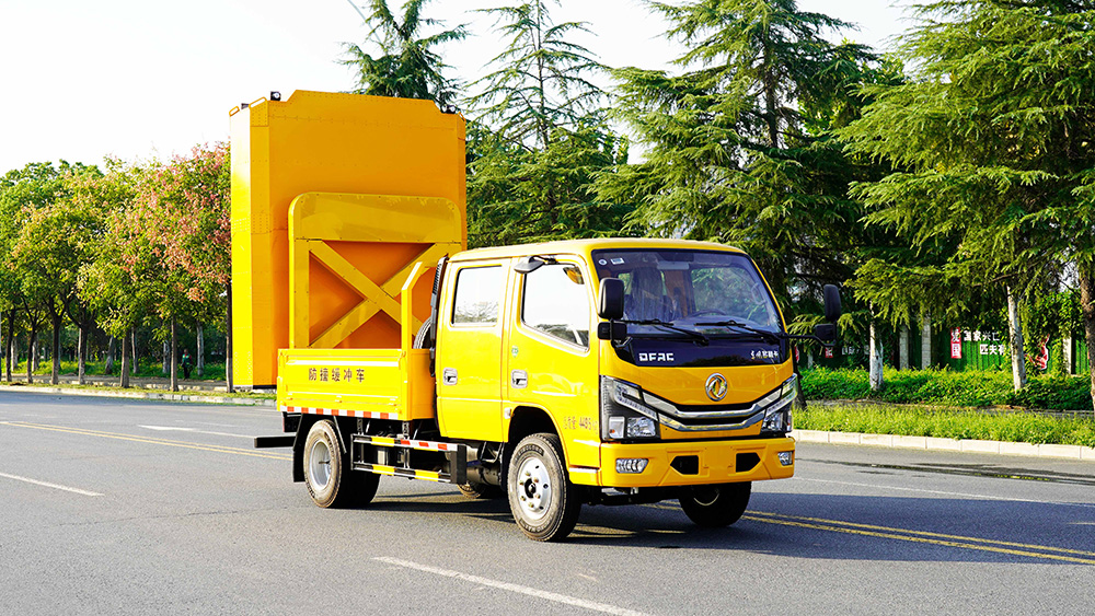 东风小多利卡防撞车