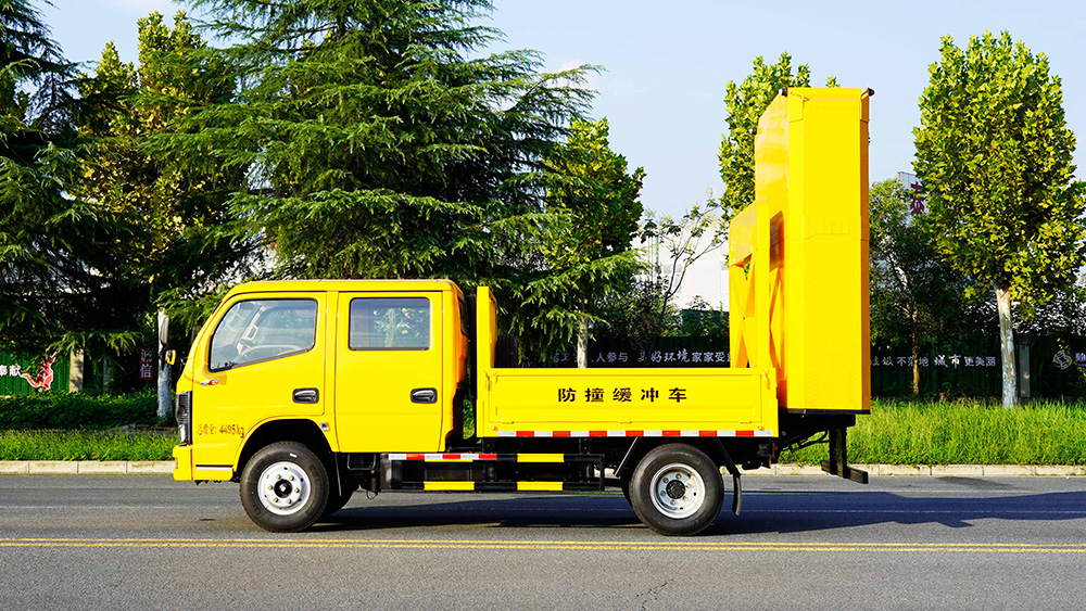 东风小多利卡防撞车