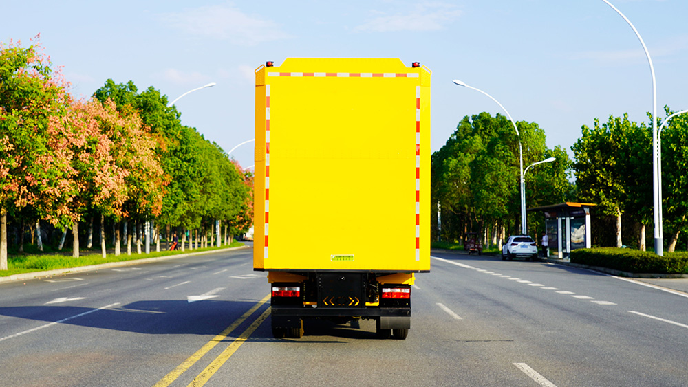 东风小多利卡防撞车