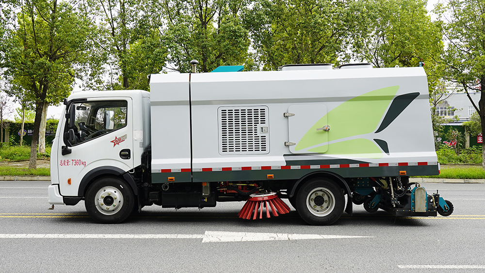 东风小多利卡深度保洁车