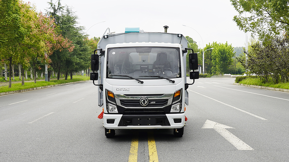 东风小多利卡深度保洁车