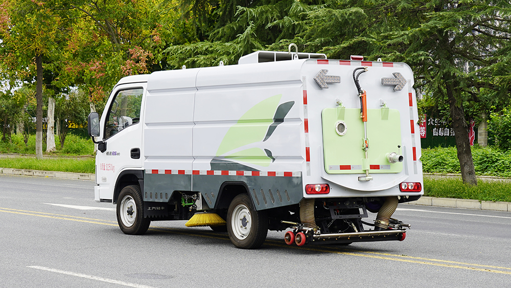 上汽跃进纯电动洗扫车