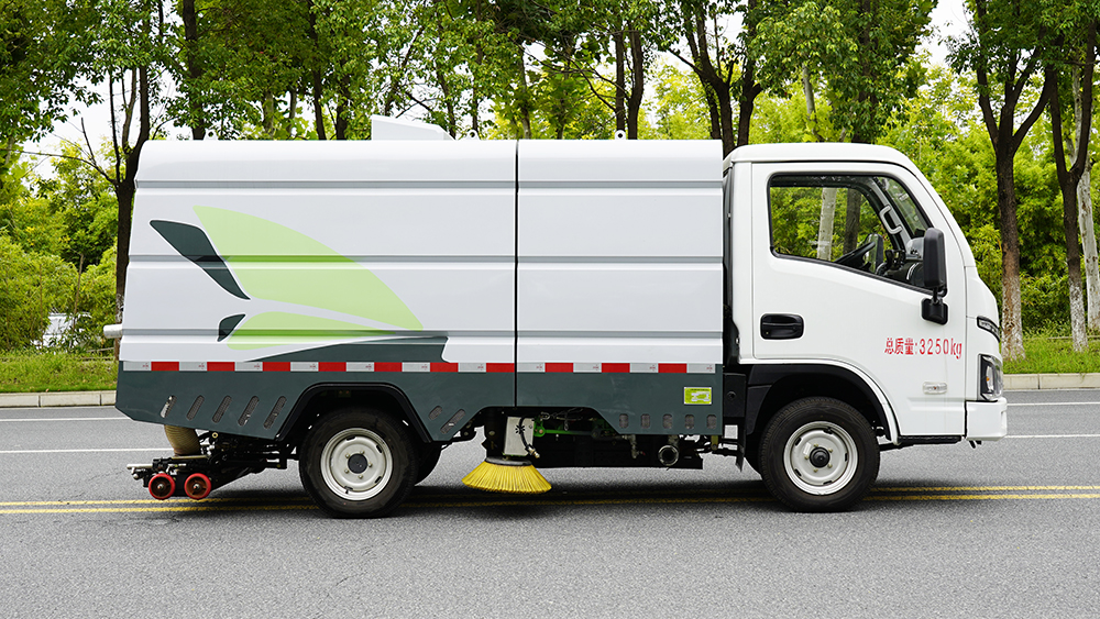 上汽跃进纯电动洗扫车