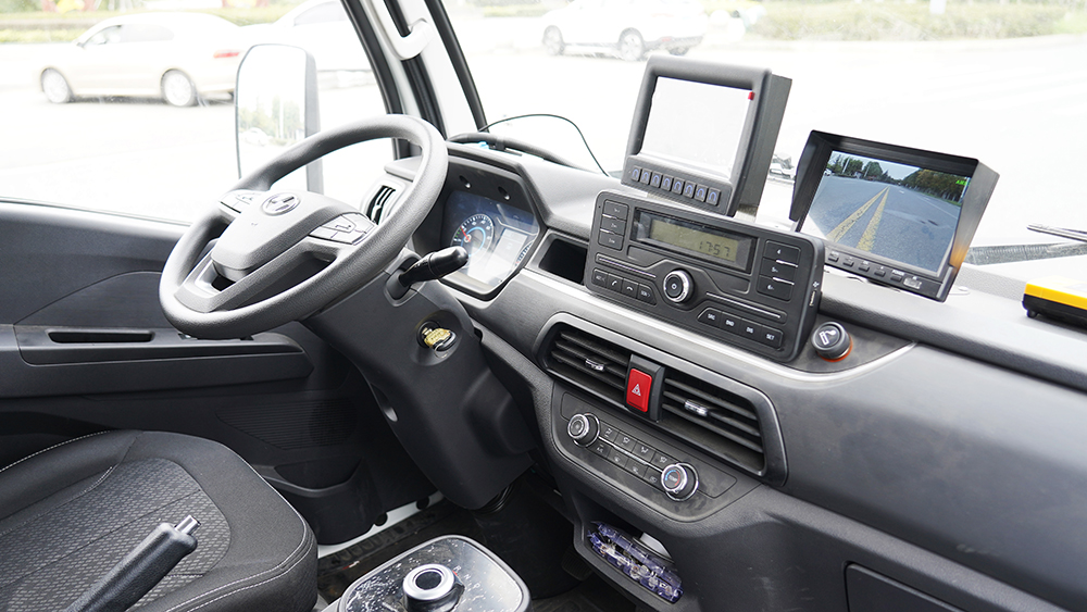 上汽跃进纯电动洗扫车