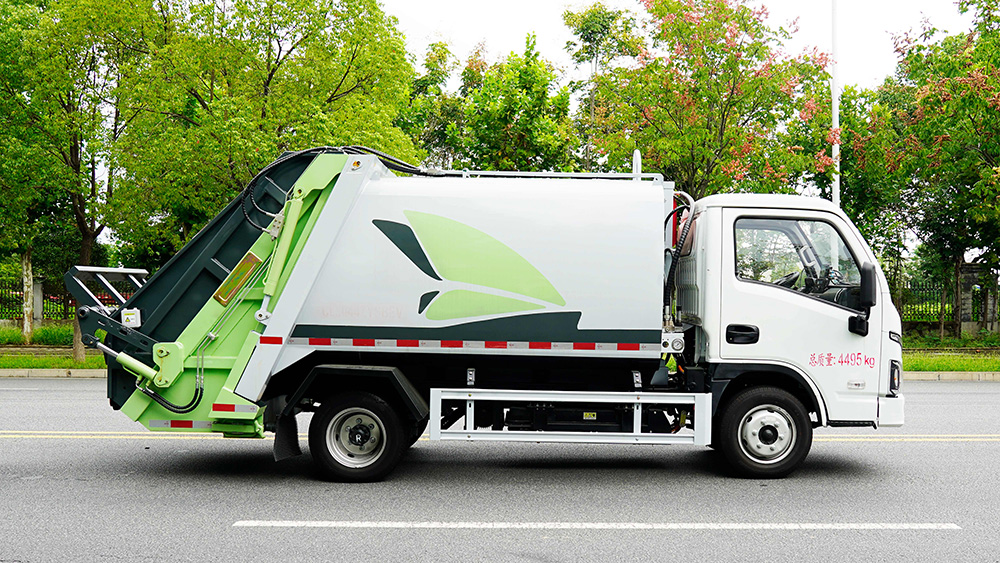 上汽跃进纯电动压缩垃圾车