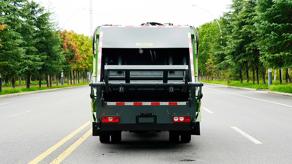上汽跃进纯电动压缩垃圾车