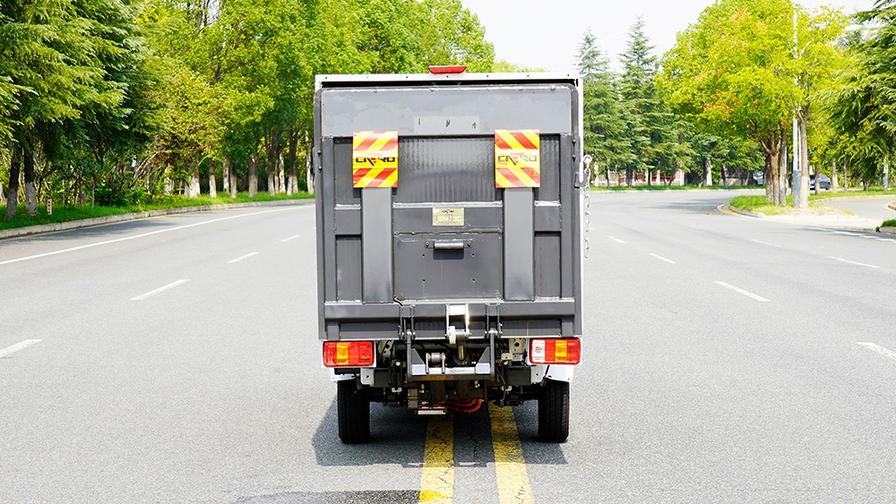 小神童密闭式桶装垃圾车