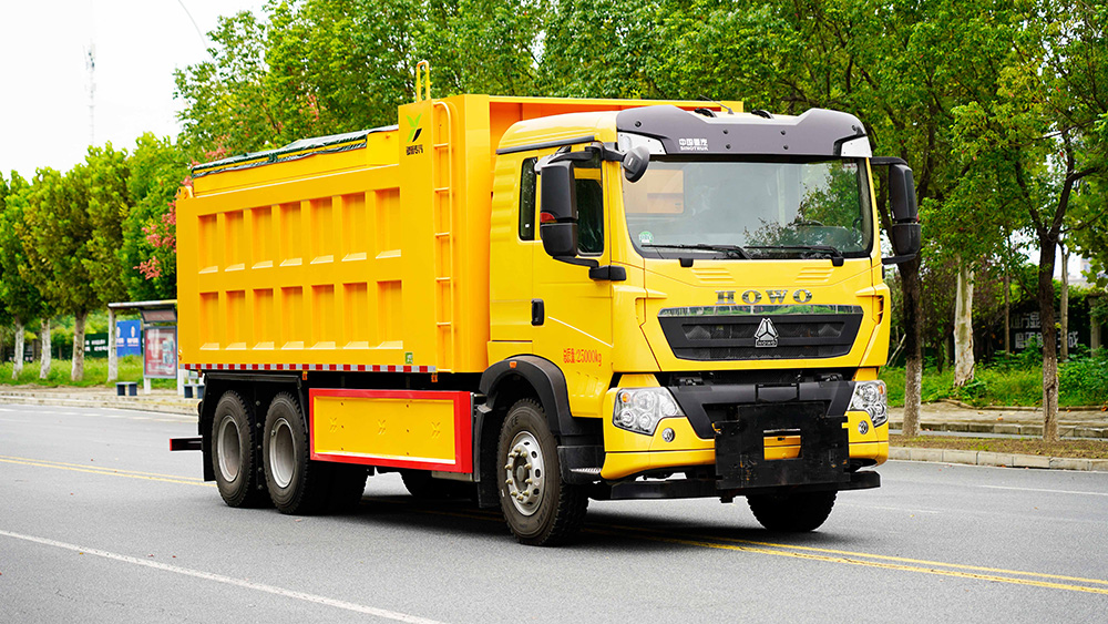 重汽豪沃除雪车